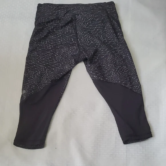 Lululemon SoulCycle Black Short Leggings Sz 8 - Picture 4 of 10